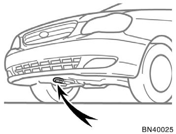 (b) Using flat bed truck (c) Towing with sling type truck (c) Towing with sling type truck NOTICE Do not tow with sling type truck, either from the front or rear. This may cause body damage.