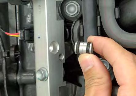 FUEL SYSTEM Tighten the four bolts in several steps in the
