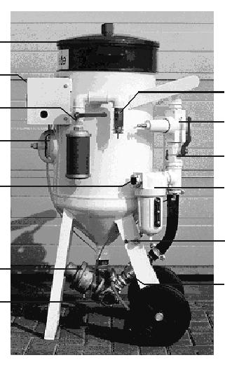 Pressure delivery MS-60 Photo 1 1. Sieve and cover 2. Readout panel 3. Tank vent 4. Hand hole 5. Silencer 6. Air inlet 9.