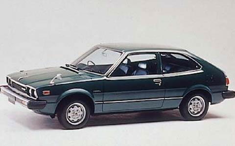 Slika 5.2: Honda Accord 1978 Vir: Car gurus (2008). Zato so pri Hondi formirali team mladih inženirjev, katerih povprečna starost je bila 27 let.