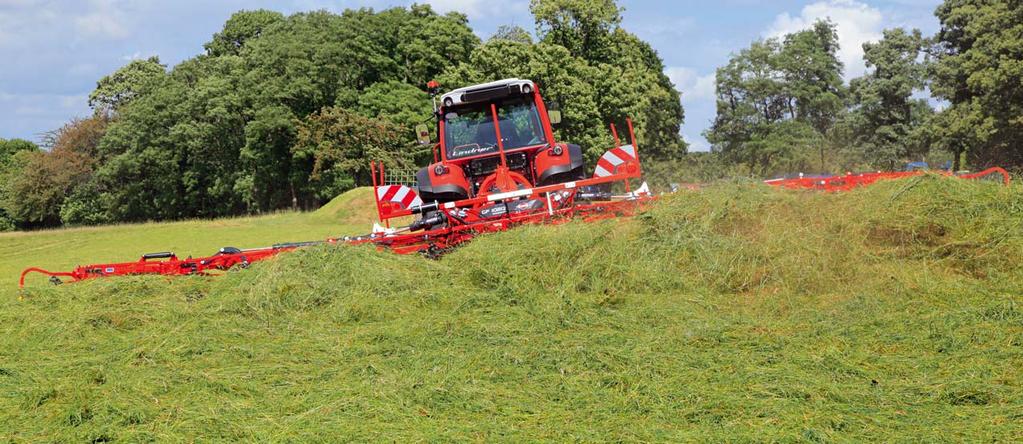 QUALITY : TEDDING LIKE A 4-ROTOR The 1.5 metre small diameter rotors turn the forage completely.
