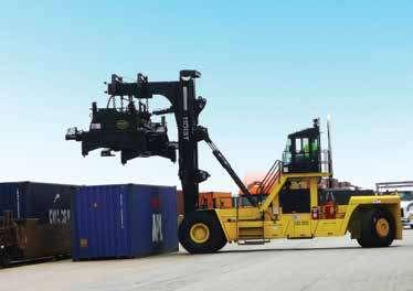 Our loaded (LCH) and empty (ECH) container handlers feature excellent all-around visibility with an elevated cab position, angled overhead window and wide-view mast.