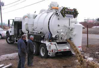 Our vacuum trucks are also used in the mining, manufacturing, environmental and other industrial sectors to clean, decontaminate and recover any type of liquid or solid residues from industrial waste.