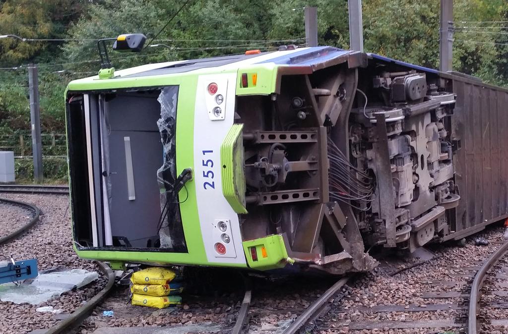 Fatal accident involving the derailment of a tram at Sandilands Junction, Croydon 9 November 2016 Summary 1 At about 06:07 hrs on Wednesday 9 November 2016, a tram running between New Addington and