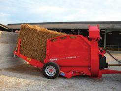 livestock 4 1 2 Fully autonomous loading With the bevelled, gently sloping tailgate entrance, bales can be loaded without outside assistance.