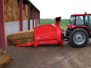 The body and tailgate are designed as standard to take large-sized cubic bales (up to 2.70 m) without additional extensions.