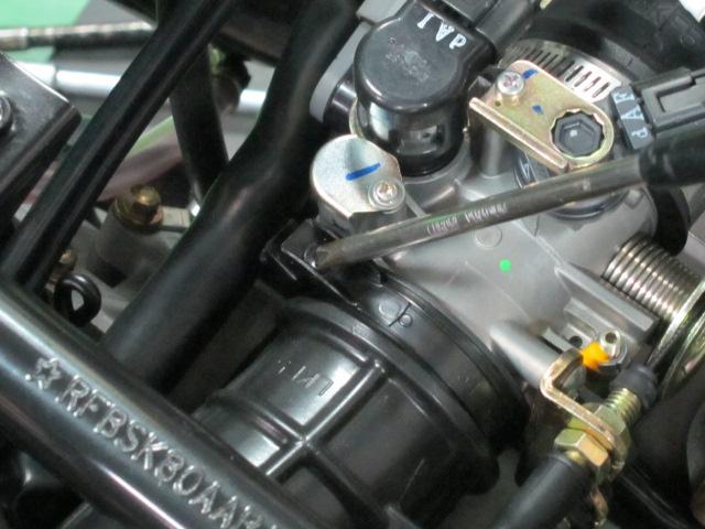 7. Fuel System> Air box XCITING 400i Installation Fit the air box into the frame and guide the boot over the mouth of