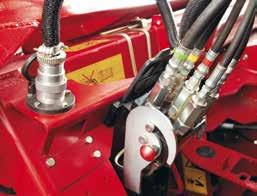 Mount the header it in a matter of minutes with the single latch that connects all hydraulic services. QUICK COUPLING With an Axial-Flow, moves between fields are faster.