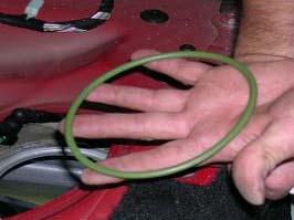 Install a new fuel tank if the O-ring seal contact area is bent, scratched or corroded. CAUTION!
