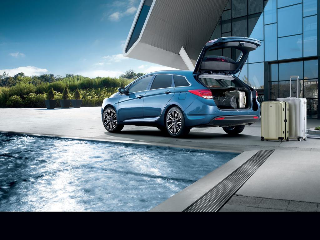 LIGHT UP YOUR JOURNEY The generous luggage space in i40 is typical of a design that prioritises