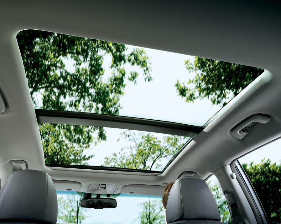 The perfect ambience is provided by the panoramic sunroof, which comes as standard on Premium