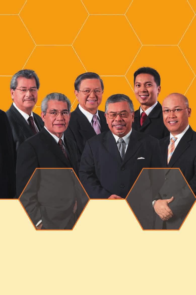 Board of Directors Lembaga Pengarah From left to right / Dari kiri ke kanan: Tan Sri Dato Sri Abi Musa Asa ari bin Mohamed Nor, Syed Agel bin Syed Salim, Dato Wan Jaafar @ Wan Mohd.