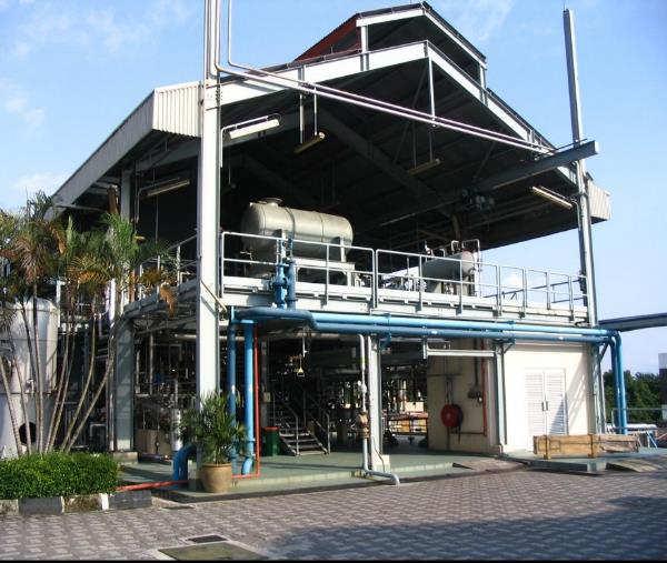 Biodiesel in Malaysia Lab scale R&D 1982 Pilot plant built and commissioned 1985 Produces palm biodiesel for engine testing and market seeding Preliminary Field Trial (July 1984 May 1985) : 8 taxis