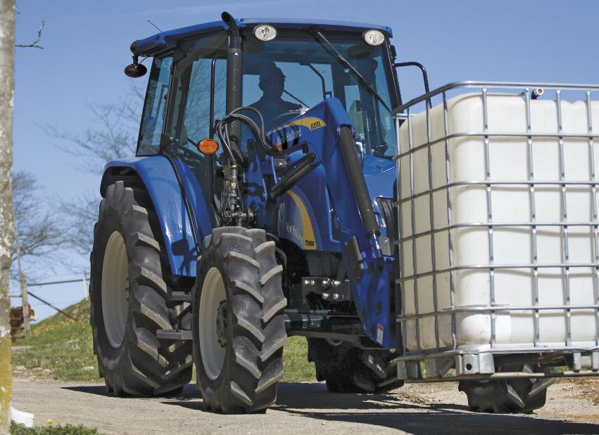 Big flow and lift capacity Flexible hydraulic system sets T5000 tractors apart.
