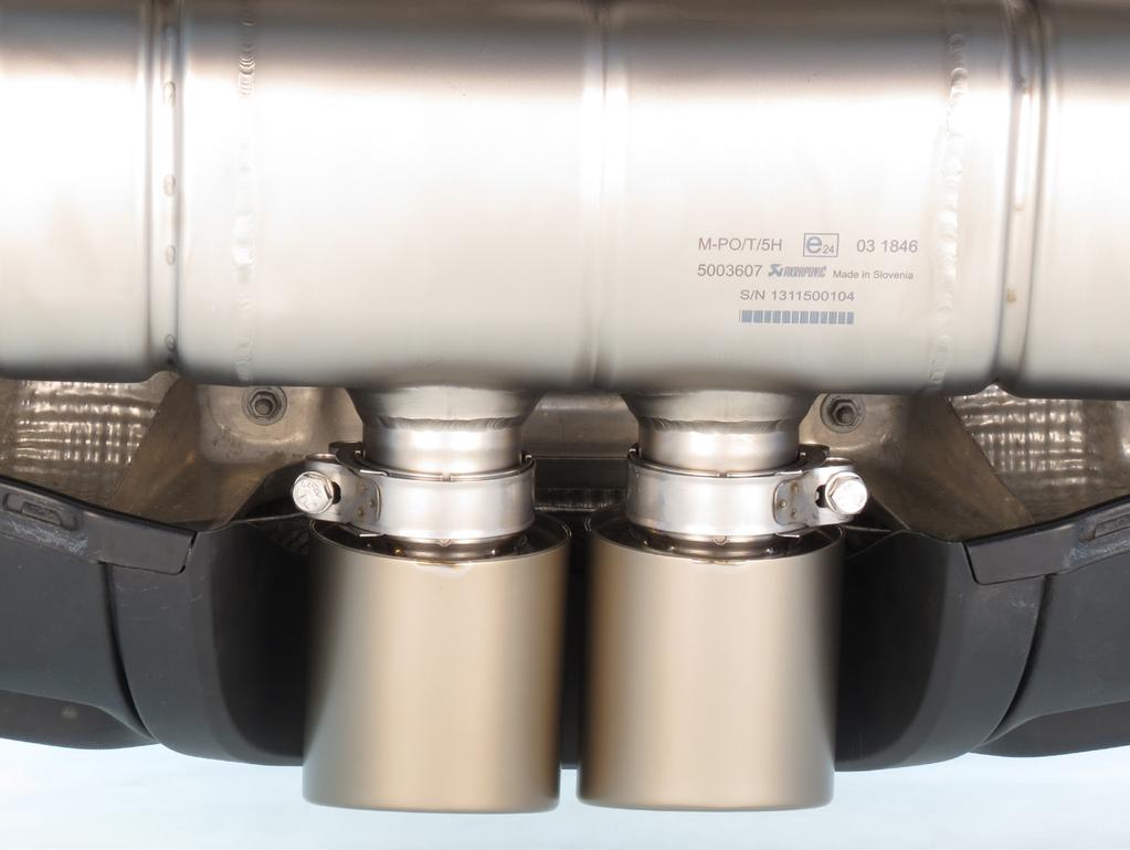 www.akrapovic.com 9. Tighten tail pipes clamps to the specified torque (F 25).