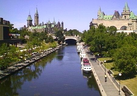 Design Challenges Rideau Canal a UNESCO World Heritage Site Major sewers on either side of the Canal Ottawa road