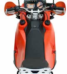 Even though these can carry significantly more, they do not spoil the sporty lines of the KTM Adventure 950/990 The width of the tank area of the KTM is only increased by about 6 cm each side.