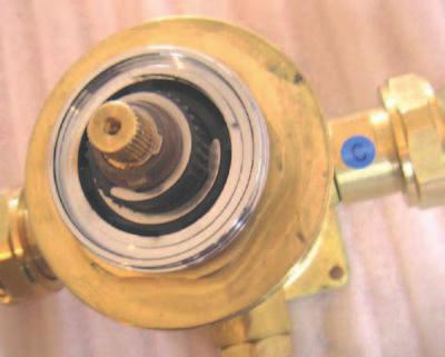 MK1 concentric valve cartridge removal instructions Flow handle stop Flow ring stop 1.