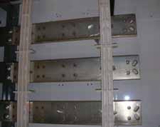 2-6 Installation - Standard Enclosure Access to the Power Bus A T T E N T I O N This procedure requires contact with medium voltage components.