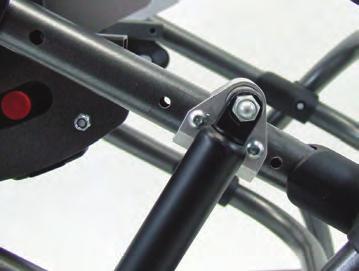 4.2 Height adjustment Secure the indoor base with the 4 castor locks (see also 4.1). Secure the child with one hand. Activate the brake lever as shown (6).