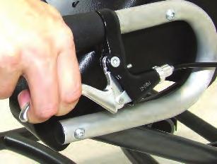 4 Attaching & detaching the seat unit 8 To transport COBRA in a car or to share the weight into two incidents, it is easy to detach the seat unit from the street frame.