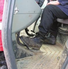 Ensure that the cab floor is kept clear to allow safe use of brakes and clutch.