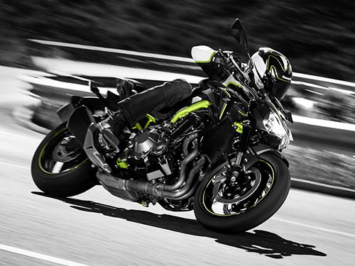 Key sugomi design elements, like its crouching stance, low positioned head and upswept tail, give the Z900 a distinct silhouette, making it instantly recognisable as Z Supernaked model.
