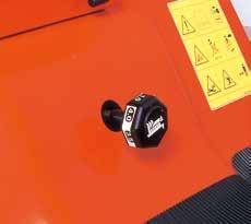 Easy to adjust hydraulic mower lift A one-touch dial lets you easily adjust the cutting height