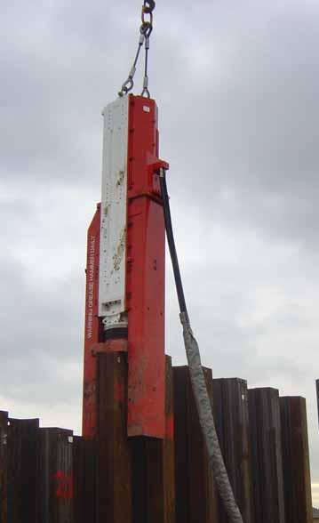 3.3 Free Hanging Configuration with Leg Guides for Steel Sheet or H-Piling. The HPH4500 will fit a whole range of U & Z steel sheet piles typically in pairs.