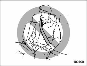 Seat, seatbelt and SRS airbags 1-17 WARNING Fastening the seatbelt with the webbing twisted can increase the risk or severity of injury in an accident.