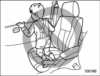 1-52 Seat, seatbelt and SRS airbags WARNING. Never allow a child to kneel on the front passenger s seat facing the side window or to wrap his/ her arms around the front seat seatback.