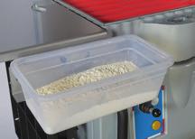 Handy removable flour tray with top cover which can be placed on 4 various positions on the machine.