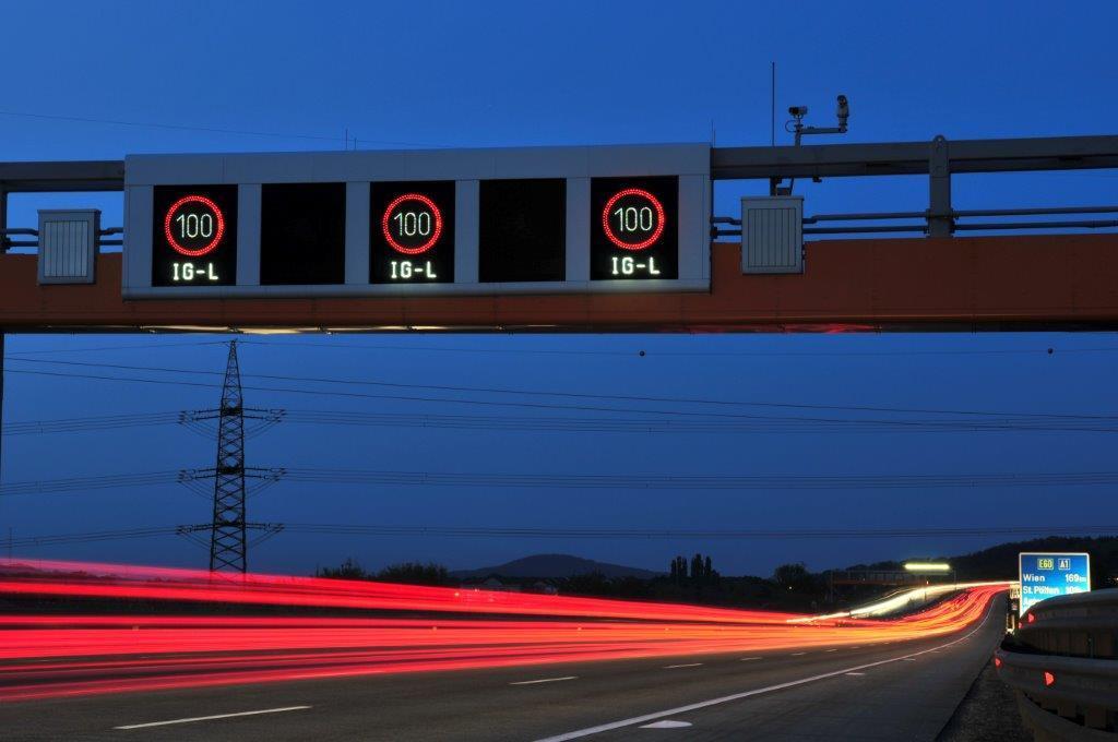 Use Case: In Vehicle Signage In-Vehicle Speed Limits adaptation from Traffic Control Center Variable Message Signs