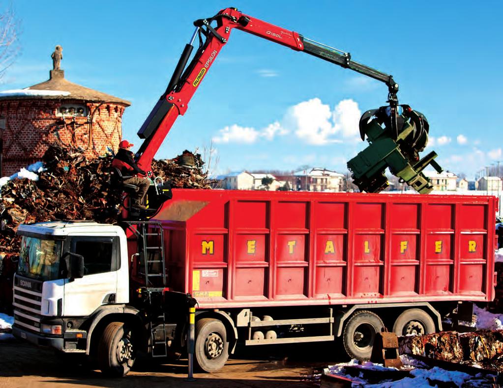 L-CRANES SCRAP 1000 L-cranes are equipped with a long main boom and are characterized by high speed and excellent hook clearance.