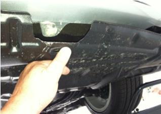 Disengage the 3 claws on both sides of bumper (picture