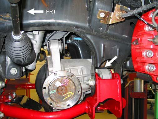 CAUTION: Verify that the differential lower mount does not contact the modified frame bracket. See illustration 11.