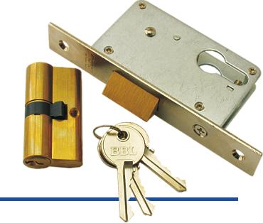 Excludes cylinder and keys LK32 Gate Lock Housing - 25mm Surface mount steel gate lock housing for