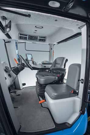 Swivel for ultimate comfort If you work with large rear equipment, you ll appreciate the comfort provided by the seat s 40 swivel angle.