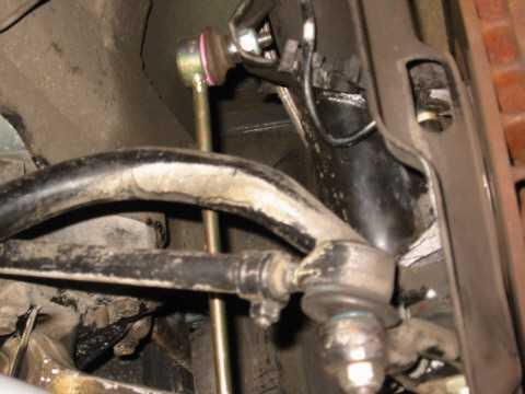 Make sure that the front suspension is easily loaded (both sides evenly compressed). If not, it will be difficult to slide the connecting bolts through the sway bar end holes.