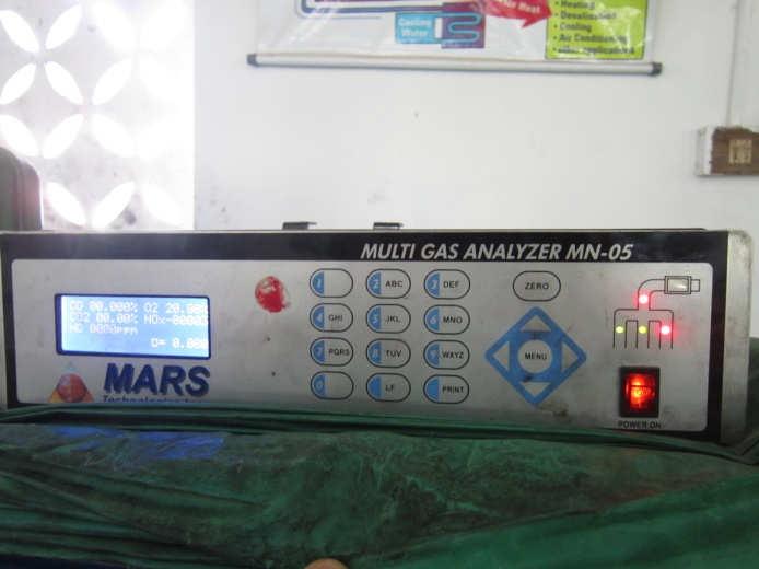 66 4.10 MEASUREMENT OF EMISSION A MN model, MARS portable gas analyzer used for measuring the exhaust gas emissions is shown in Figure 4.7.