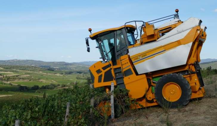 GL8.4 : main specs For vineyards from 1,80m : Engine DEUTZ 4cyl, Tier 4F, 156hp Tunnel width : 650 mm.
