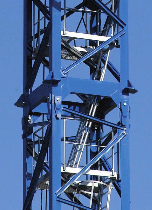 MAXIMUM MODULARITY The LC1100 Series maintains the climbing system and the same tower sections as the other LINDEN COMANSA series, increasing compatibility between cranes. The jib sections are 2.