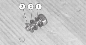 The washers and pressure bearing must be threaded onto the friction pad in the order: thin washer