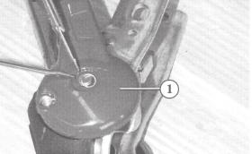 Open the stabiliser lever to the middle position Clean