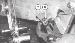 Removing the handbrake lever on delta, square and tubular overrun devices Caution: Injuries can be caused by the handbrake flying up Clip the snap hook (1) of the breakaway cable into hole (2).