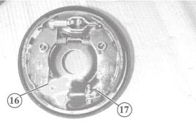 spring: The eyes of the tension spring must face outwards in the installed position On type 1637, the brake shoes are different on the left