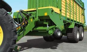 Plenty of ground clearance The articulated drawbar with doubleacting ram is standard
