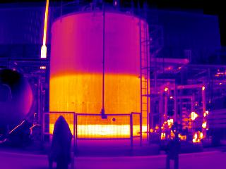 Tank Level Typical thermogram of an actively heated tank.