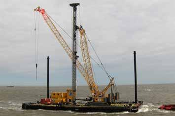 working height 24 m / tool weight 5 t Telescopic main boom Hydraulically adjustable undercarriages Tiltable cab Example 3
