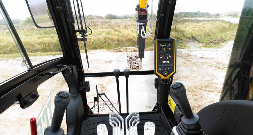 JS115/130/145 TRACKED EXCAVATOR Easily accessible air filter.